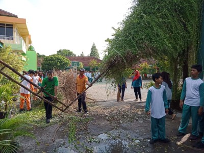 Kegiatan Jumat Bersih